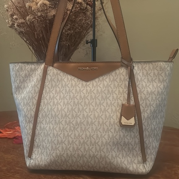 Michael Michael Kors Whitney Small Logo Tote in Vanilla - Picture 4 of 15